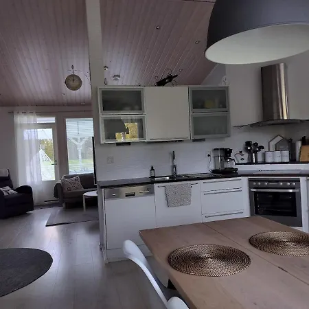 Cozy Detached House Near The *