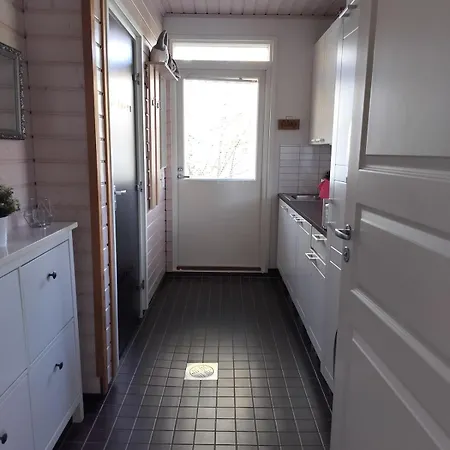Cozy Detached House Near The