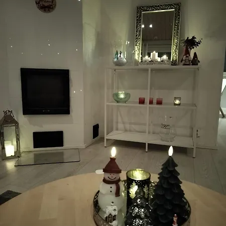Cozy Detached House Near The Διαμέρισμα *